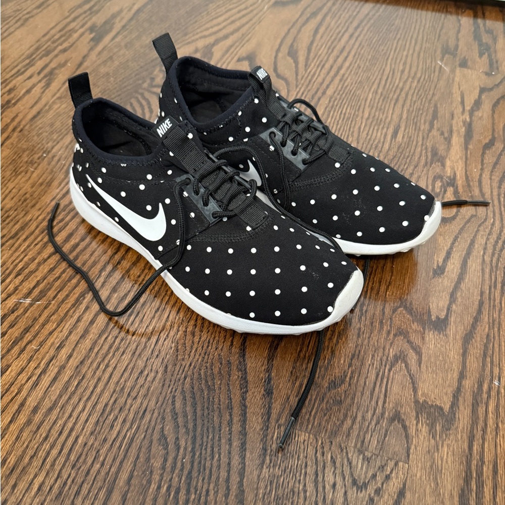 Nike Women’s Juvenate Black and White Dotted Sneakers